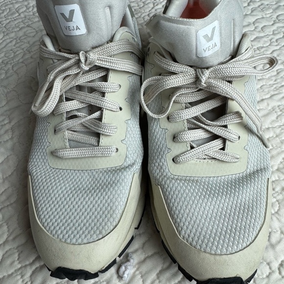 Veja Sneakers size 9 - Picture 2 of 10